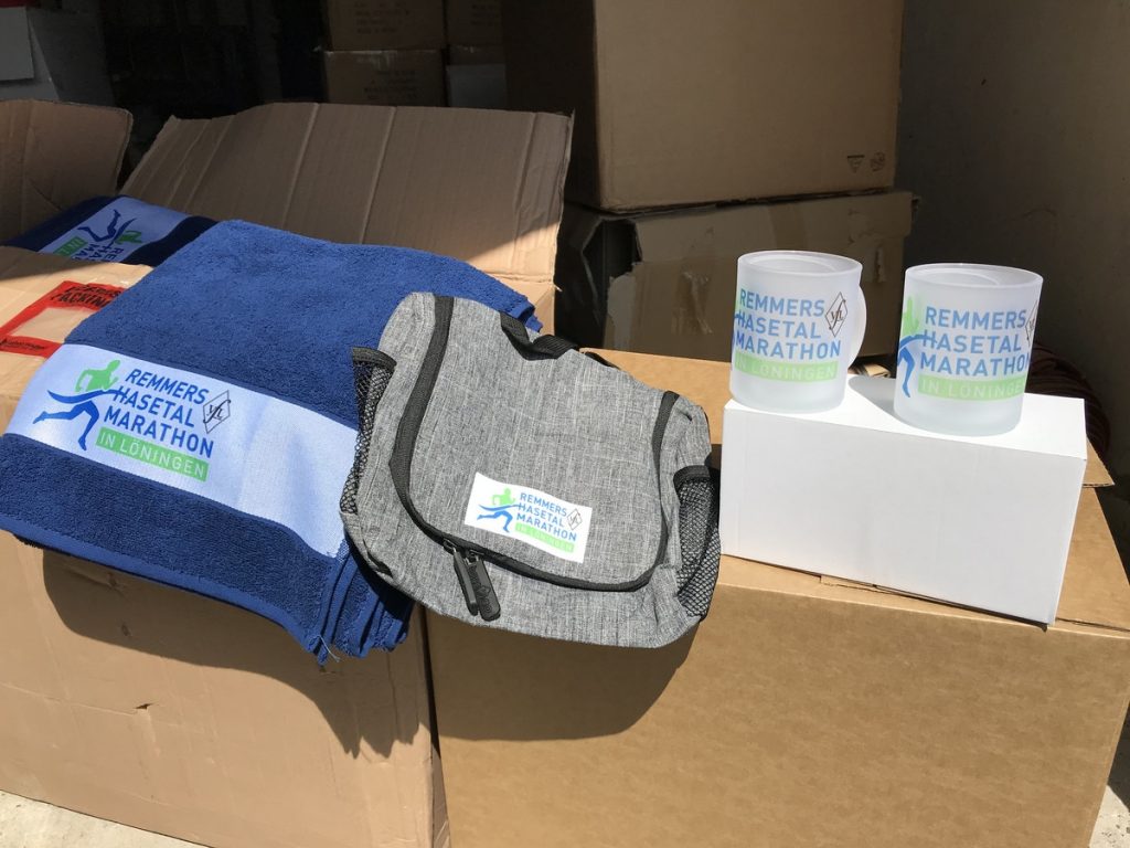 zum Bild: Die Preise der Altersklassenwertungen. Foto: VfL Löningen.