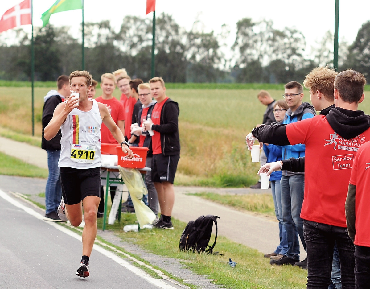 zum Bild: David Schönherr, Sieger im Möbel-Wilken-Halbmarathon im letzten Jahr, möchte am 22.06.2019 die ´Königsdisziplin Marathon´ gewinnen. Gegen den Vorjahressieger Elias Sansar, der auch schon angemeldet ist, wird dieses sicherlich kein leichtes Unterfangen. Foto: Archiv Heinz Benken.