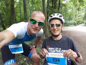 zum Bild:<br>Gemeinsam mit ihrem Begleiter Tobias Prüßner wird die Rennrollifahrerin Tina Deeken am #wirlaufenweiter2021 - Remmers-Hasetal-Marathon des VfL Löningen teilnehmen und in der Disziplin Vivaris-5-km-Lauf virtuell die Strecke zurücklegen. Foto: Tina Deeken.