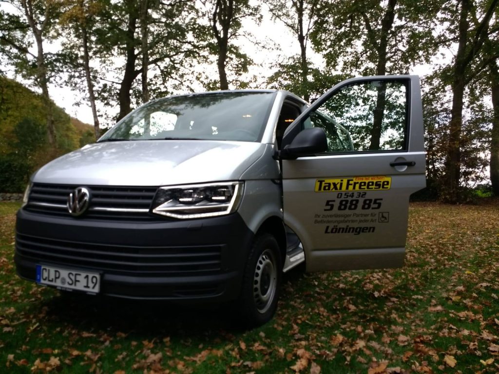 zum Bild:Mit dem "Marathon-Rufbus" kann man bequem den Zugbahnhof in Essen (Oldenburg) erreichen. Foto: Taxi Freese.