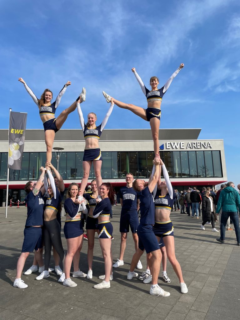 zum Bild:zum Bild: Die Delights Cheerleader, aus der Abteilung Cheerleading im Oldenburger Turnerbund, sorgen normalerweise bei den Heimspielen der Bundesliga-Basketballer der EWE Baskets Oldenburg für Stimmung. Foto: Delights Cheerleader.
