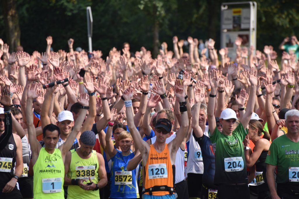 zum Bild:Am Samstag, dem 25.06.2022, findet in Löningen der diesjährige Remmers-Hasetal-Marathon des VfL Löningen statt. Nach dem Wegfall aller Corona-Beschränkungen hoffen die Organisatoren auf ähnliche Bilder, wie hier zuletzt im Jahr 2019, bei der letzten Präsenzveranstaltung in Löningen. Foto: Matthias Garwels.